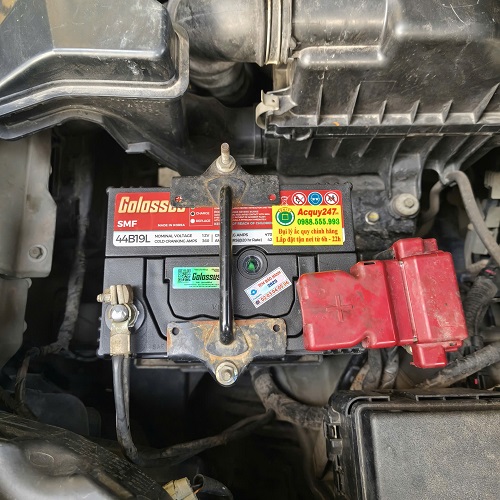 thay bình colossus 42ah xe mitsubishi xpander